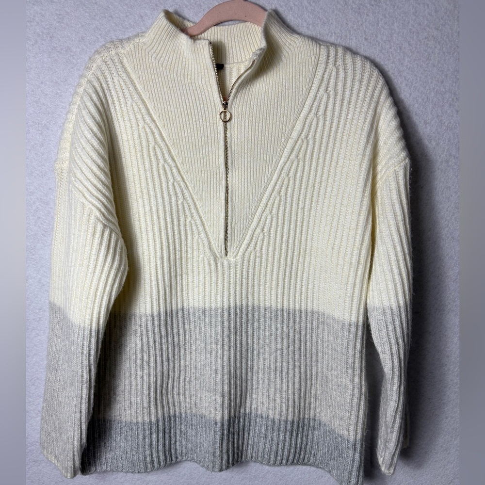 Talbots Cream and Gray Sweater Size Large Gold Zipper